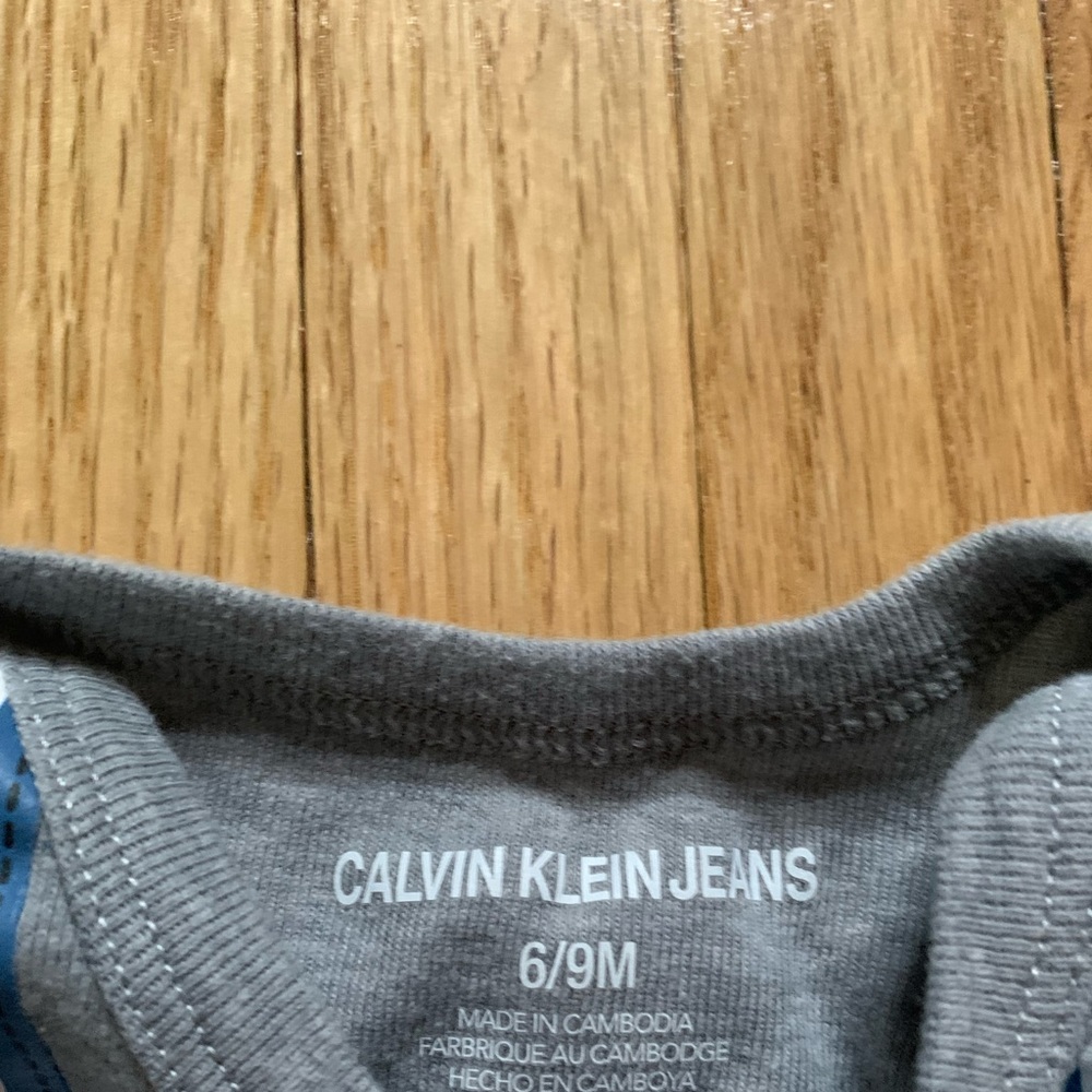 Calvin Klein Jeans 4 Pack Onesies - Picture 5 of 7